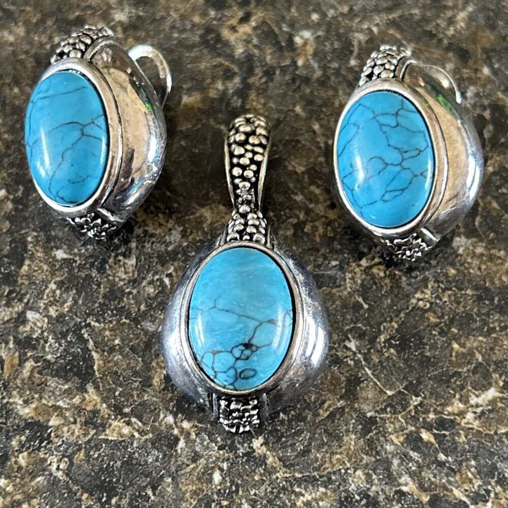 Premier Designs Jewelry Pendant Clip Earrings Faux Turquoise Southwest Granada